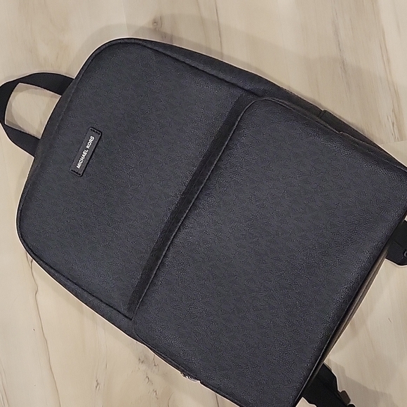 NEW! MICHAEL KORS Unisex Signature Logo Backpack. - Picture 1 of 10
